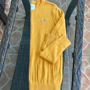 Woman’s Hollister sweater